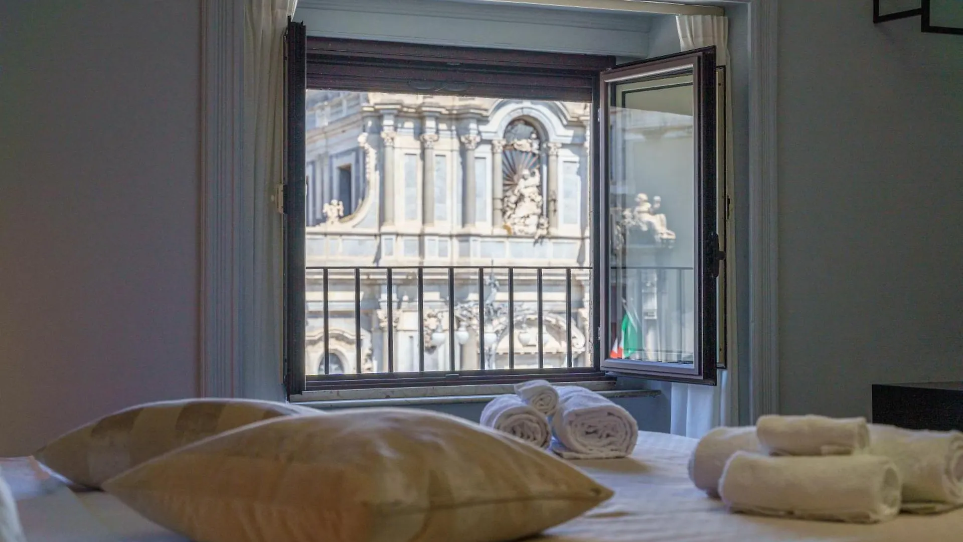 Alojamento de Acomodação e Pequeno-almoço La Finestra Sul Duomo Acomodação com café da manhã Catânia Itália